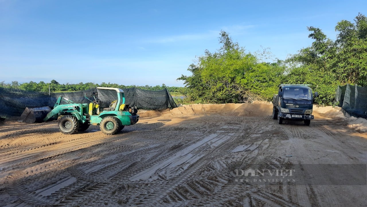 Quảng Trị: Bãi tập kết cát trái phép hoạt động nhiều năm nhưng xã chưa hề xử lý - Ảnh 1.