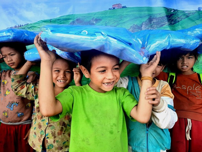 Những “ông vua đồ chơi” mang rạp chiếu phim đến với trẻ em vùng cao - Ảnh 5.