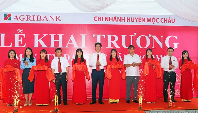 Agribank Chi nhánh Sơn La: Khai trương máy ATM đa chức năng tại Mộc Châu - Ảnh 1.