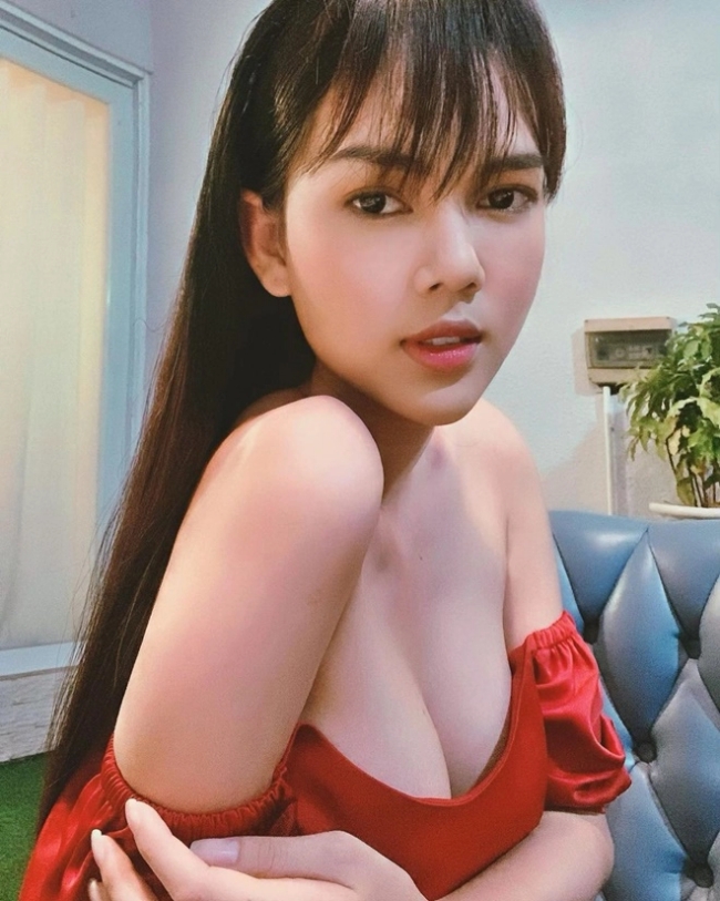 Bị 2 cầu thủ Việt &quot;cắm sừng&quot;, Á hậu Áo dài Việt Nam từng phải cạo đầu vào chùa giờ ra sao - Ảnh 1.