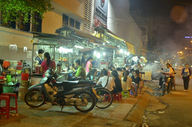 Ký ức Hà Nội: Kỷ niệm đẹp về bà chủ quán ăn đêm ở vỉa hè Hà Nội - Ảnh 3.