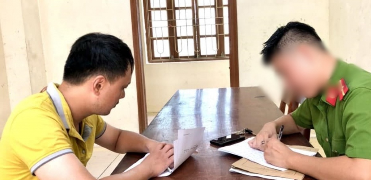 Bắt khẩn cấp nghi phạm đi xe máy sàm sỡ nữ sinh - Ảnh 1.