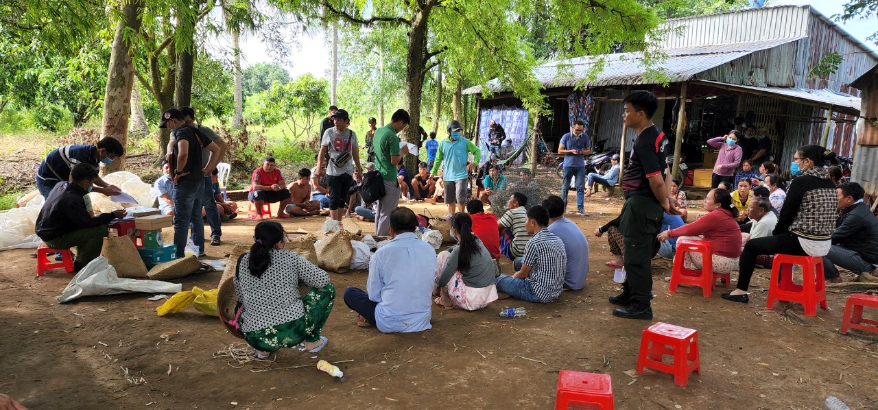 Kiên Giang: Triệt xóa tụ điểm đánh bạc trong vườn xoài, bắt giữ 40 người - Ảnh 1.
