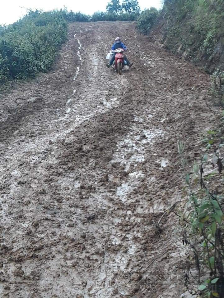 Sơn La: Thí sinh dân tộc Mông vượt hơn 200km để đến điểm thi tốt nghiệp THPT năm 2022 - Ảnh 3.
