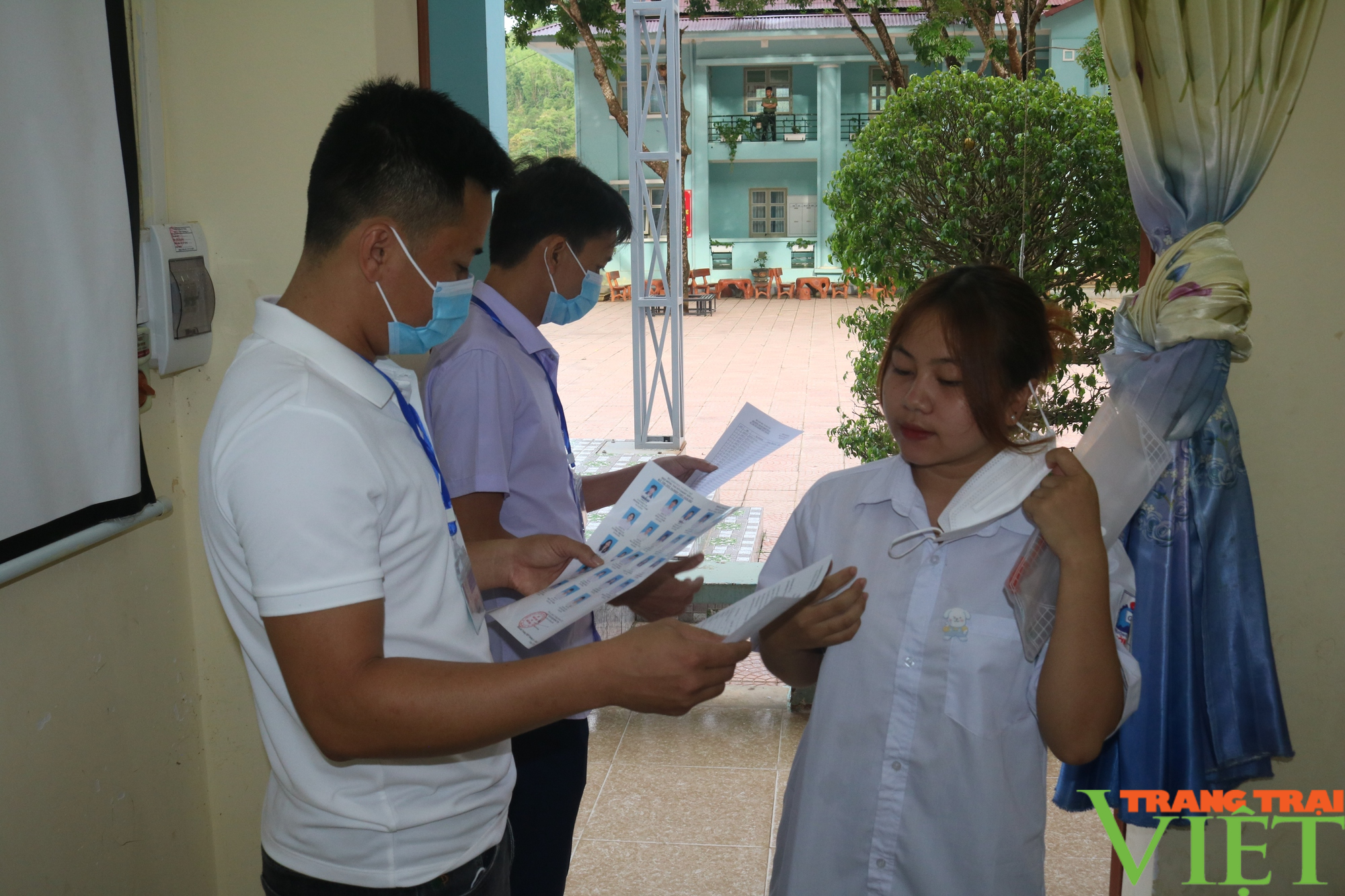 Cảm xúc của các thí sinh vùng cao Sơn La trong ngày thi đầu tiên - Ảnh 9.