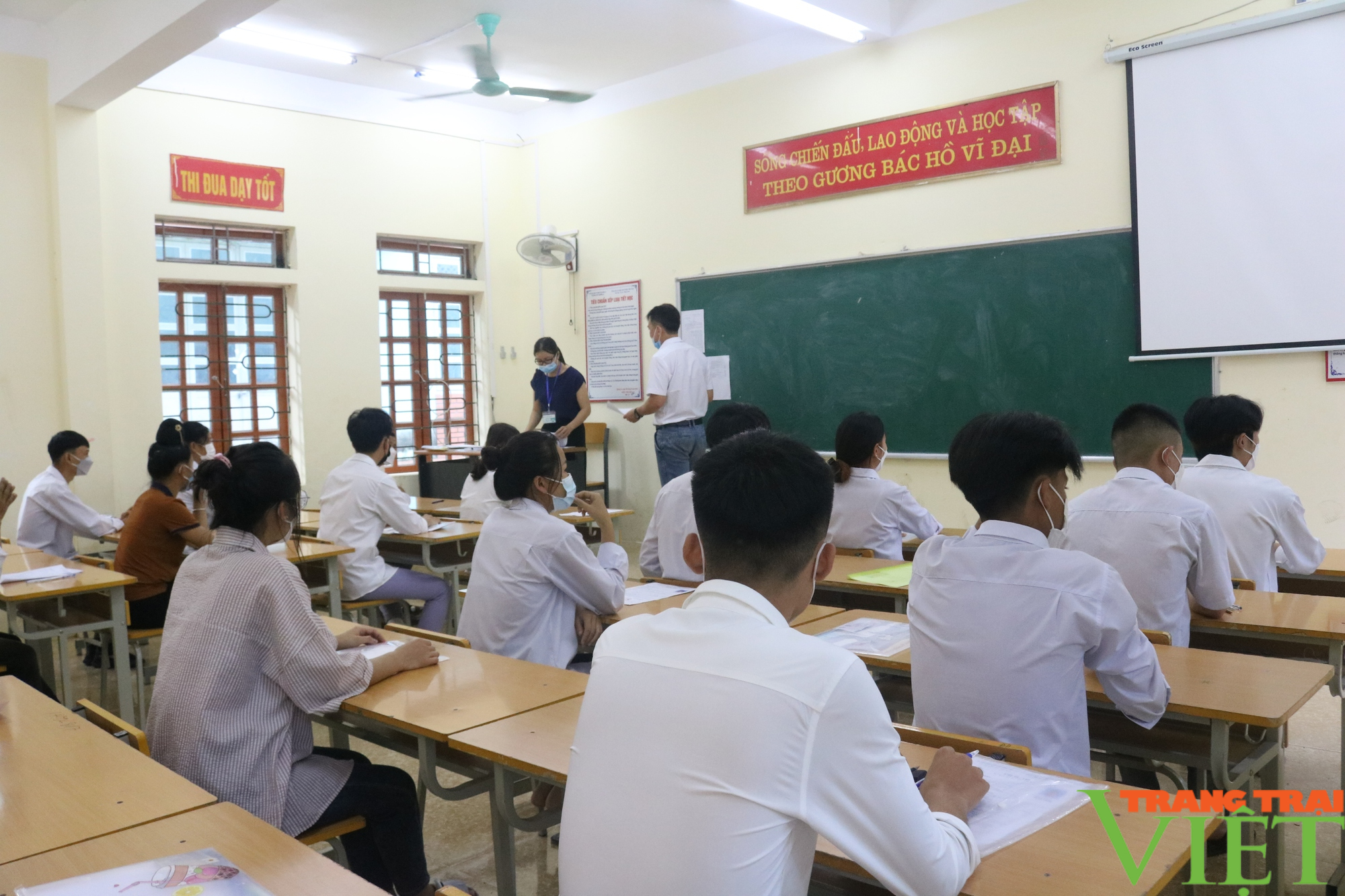 Cảm xúc của các thí sinh vùng cao Sơn La trong ngày thi đầu tiên - Ảnh 10.