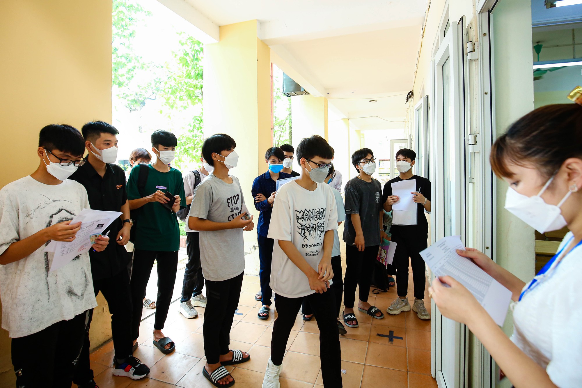 Gợi ý đáp án đề thi môn Văn tốt nghiệp THPT năm 2022 - Ảnh 1.