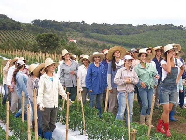 Thị trấn khát chồng nhất TG, 90% là phụ nữ, có người đã già mà chưa từng hôn ai - Ảnh 1.