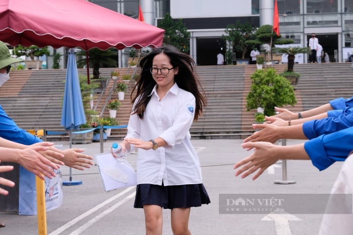 Vụ bất ngờ khi đoán đúng cả 3 năm đề thi môn Văn tốt nghiệp THPT: Bộ GDĐT thông tin mới nhất - Ảnh 3.