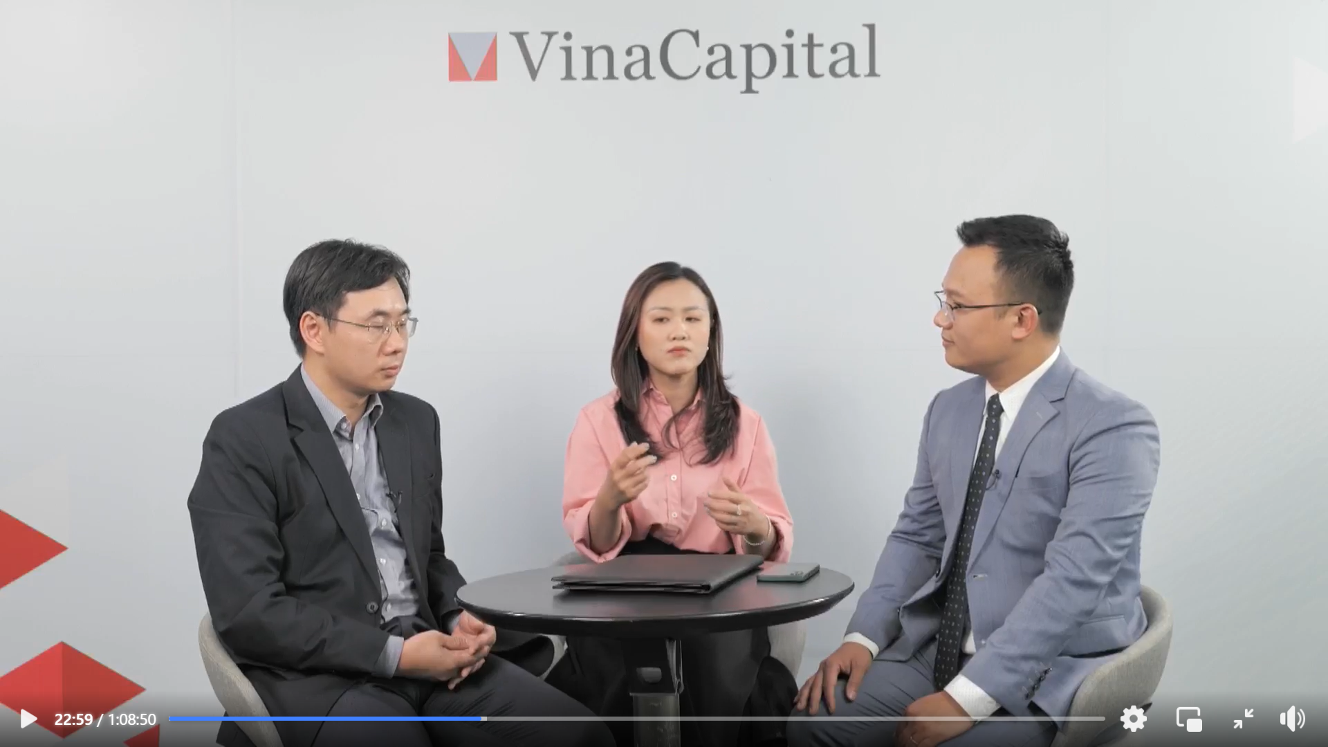 Quỹ VESAF VinaCapital tiết lộ lý do bất ngờ khi hạn chế đầu tư vào cổ phiếu ngân hàng trong năm 2022 - Ảnh 1.