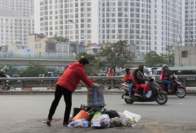 Quy định mới nhất về mức phạt hành vi tiểu bậy, vứt rác bừa bãi - Ảnh 1.