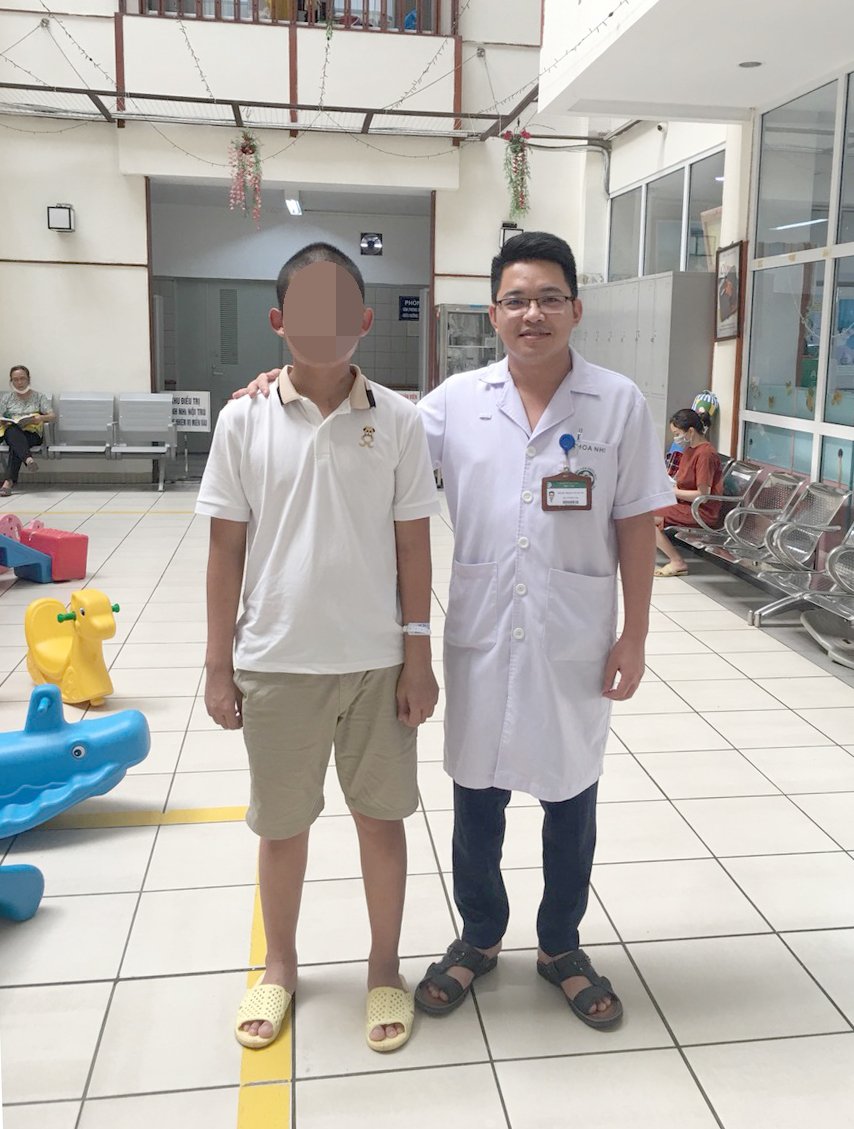 Hành trình giành giật sự sống cho 2 bệnh nhi bị sốc sốt xuất huyết giữa lằn ranh sinh tử - Ảnh 1.