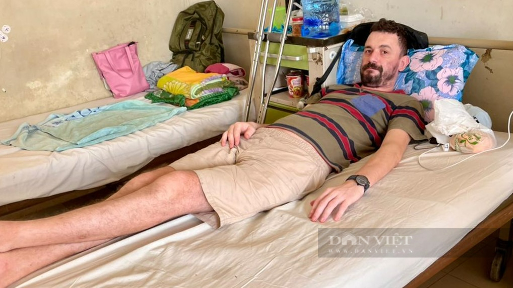 Khánh Hòa: Bị gãy xương, người đàn ông Nga được người Việt hỗ trợ kinh phí phẫu thuật - Ảnh 1.