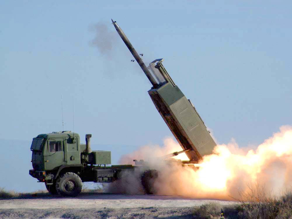 Đại tá Đức nói thẳng, vũ khí MLRS do Mỹ sản xuất cũng không giúp được gì cho quân đội Ukraine - Ảnh 1.