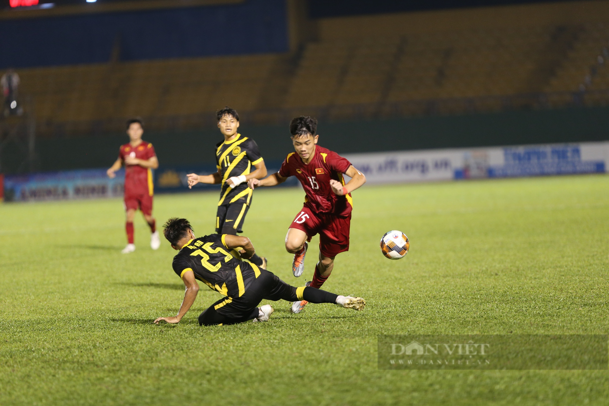 U19 Việt Nam quyết đấu U19 Malaysia, nỗi lo nơi trung tuyến - Ảnh 1.