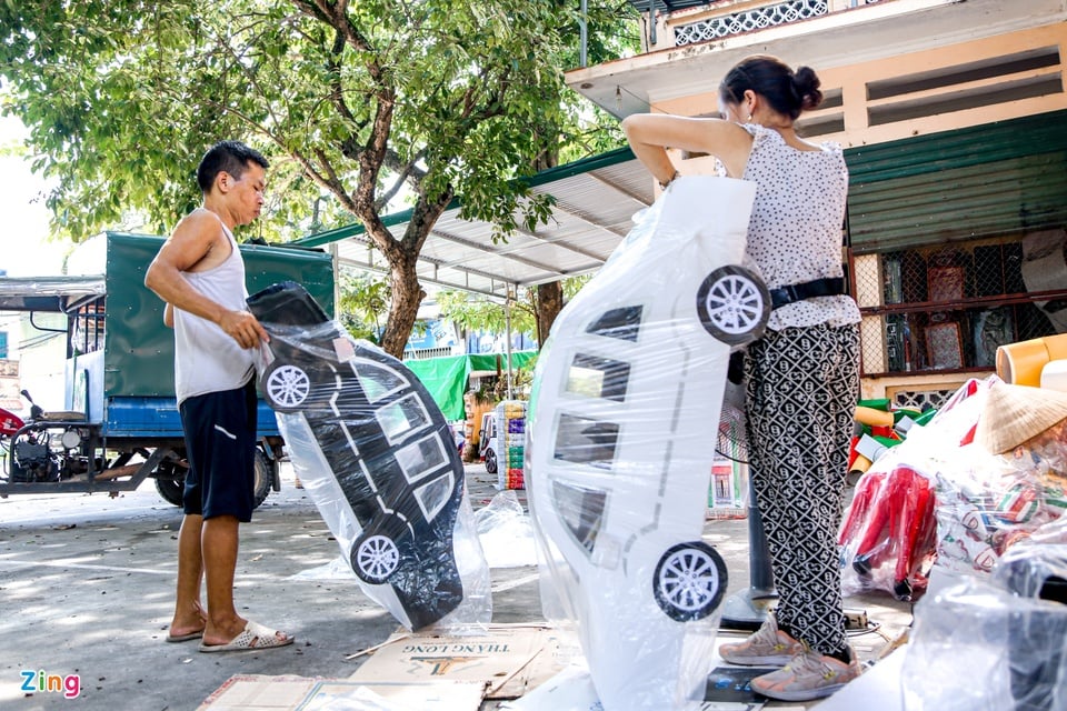 Chi tiền triệu mua xe sang hàng mã dịp rằm tháng 7 - Ảnh 8. Chi tiền triệu mua xe sang hàng mã dịp rằm tháng 7 - Ảnh 8.