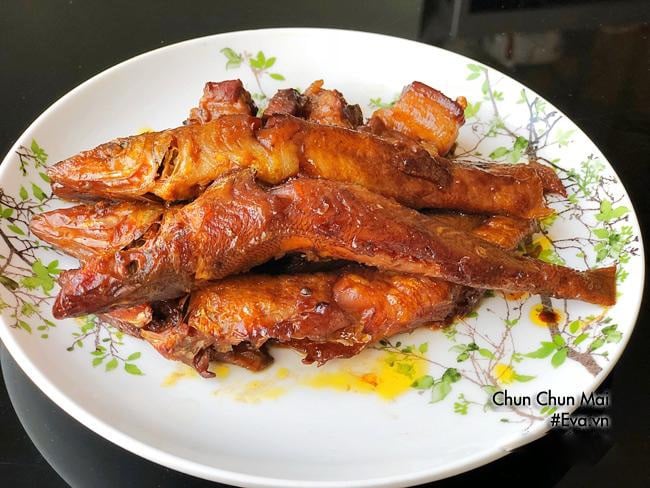 Mát trời nấu ngay 6 món cá kho ngon đậm đà, cả nhà ăn vội cơm xới không kịp - Ảnh 1.