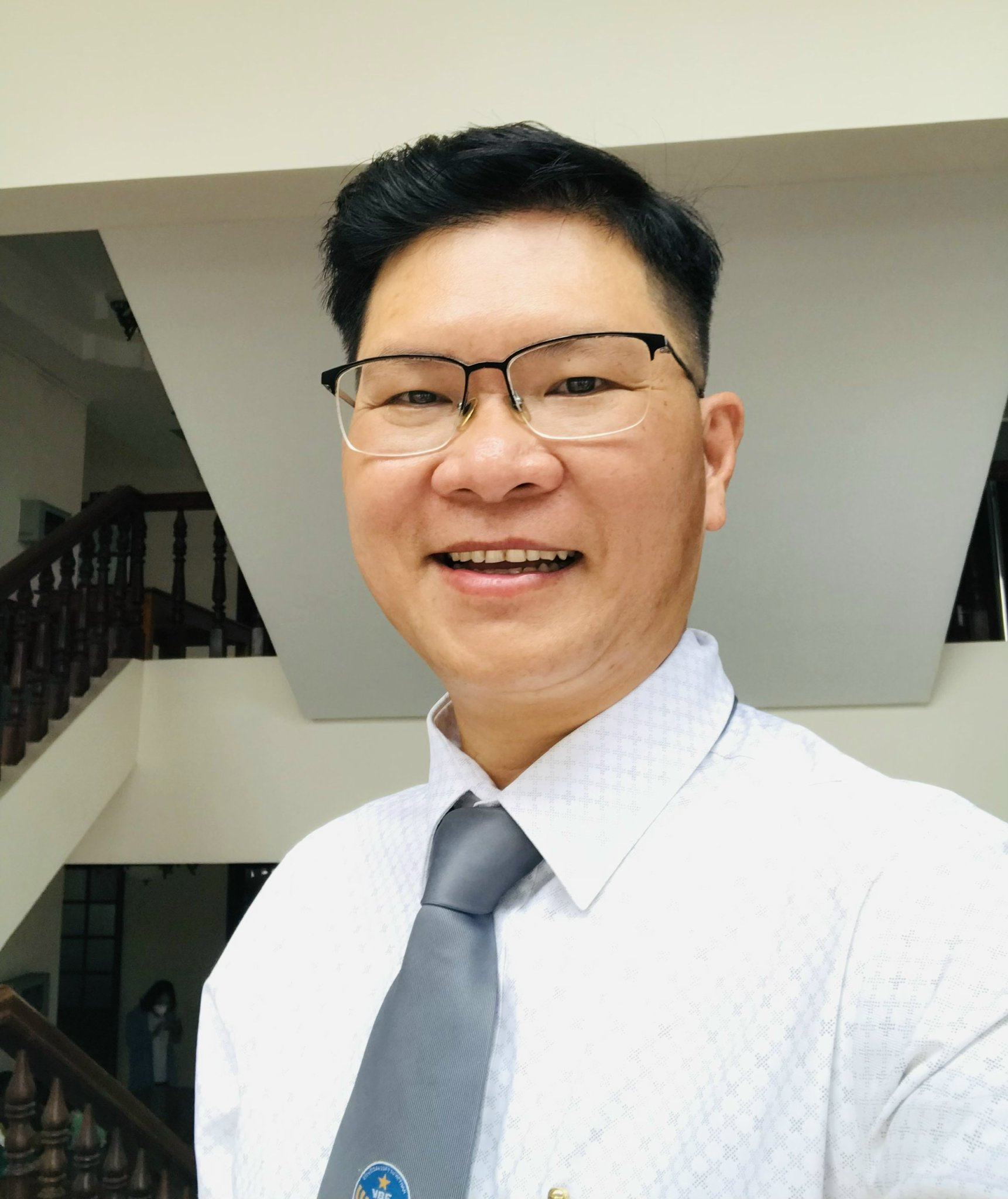 TP.HCM: Nhiều cây me bật gốc đè lên những ô tô đắt tiền, ai chịu trách nhiệm? - Ảnh 4.