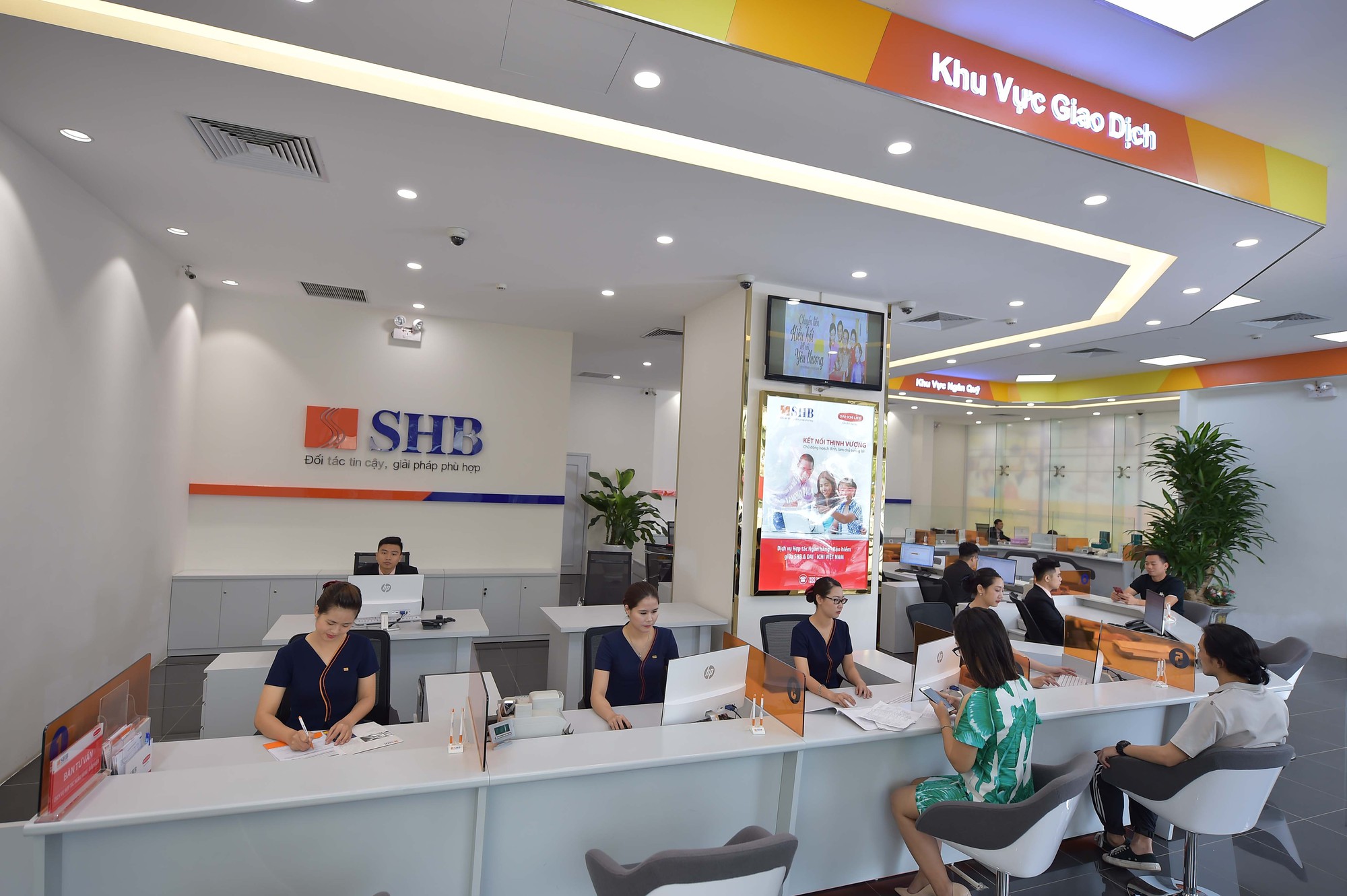 SHB: Vốn điều lệ vừa "cán mốc" 26.674 tỷ đồng, dự kiến tăng lên 36.459 tỷ trong năm 2022 - Ảnh 1. SHB: Vốn điều lệ vừa "cán mốc" 26.674 tỷ đồng, dự kiến tăng lên 36.459 tỷ trong năm 2022 - Ảnh 1.