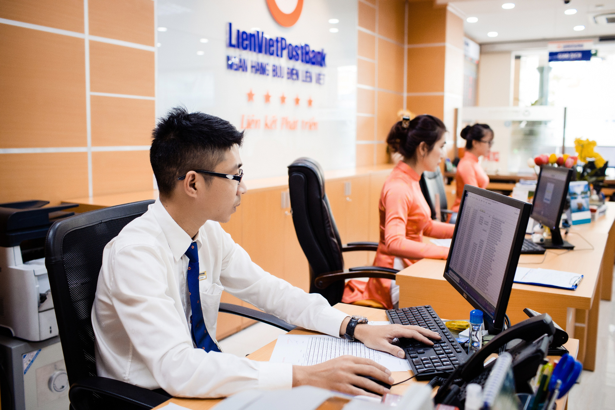 Các ngân hàng được yêu cầu cung cấp thông tin với cơ quan thuế - Ảnh 1. Các ngân hàng được yêu cầu cung cấp thông tin với cơ quan thuế - Ảnh 1.