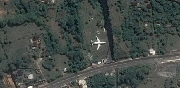 Bí ẩn chiếc máy bay 'ma' Boeing 737 đột nhiên xuất hiện trên cánh đồng ở Bali - Ảnh 2.