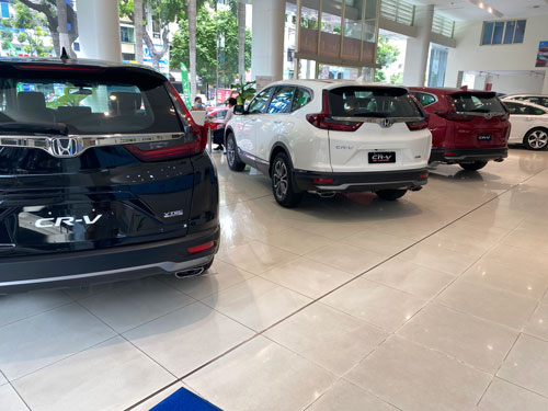 Ôtô, xe máy ế ẩm trong tháng cô hồn - Ảnh 1. Ôtô, xe máy ế ẩm trong tháng cô hồn - Ảnh 1.