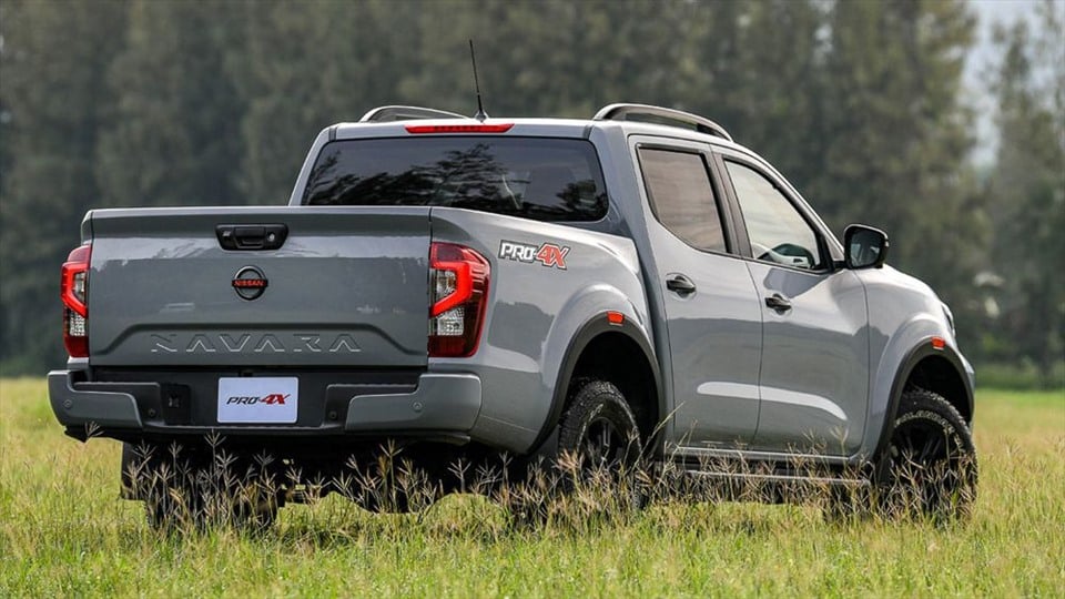 Cuộc đua xe bán tải: Ford Ranger hay Nissan Navara đáng mua hơn? - Ảnh 6.