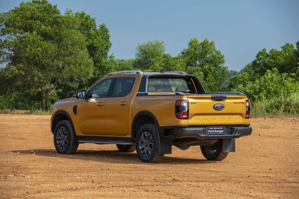 Cuộc đua xe bán tải: Ford Ranger hay Nissan Navara đáng mua hơn? - Ảnh 2.
