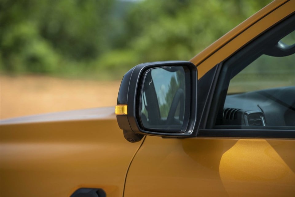 Cuộc đua xe bán tải: Ford Ranger hay Nissan Navara đáng mua hơn? - Ảnh 3.