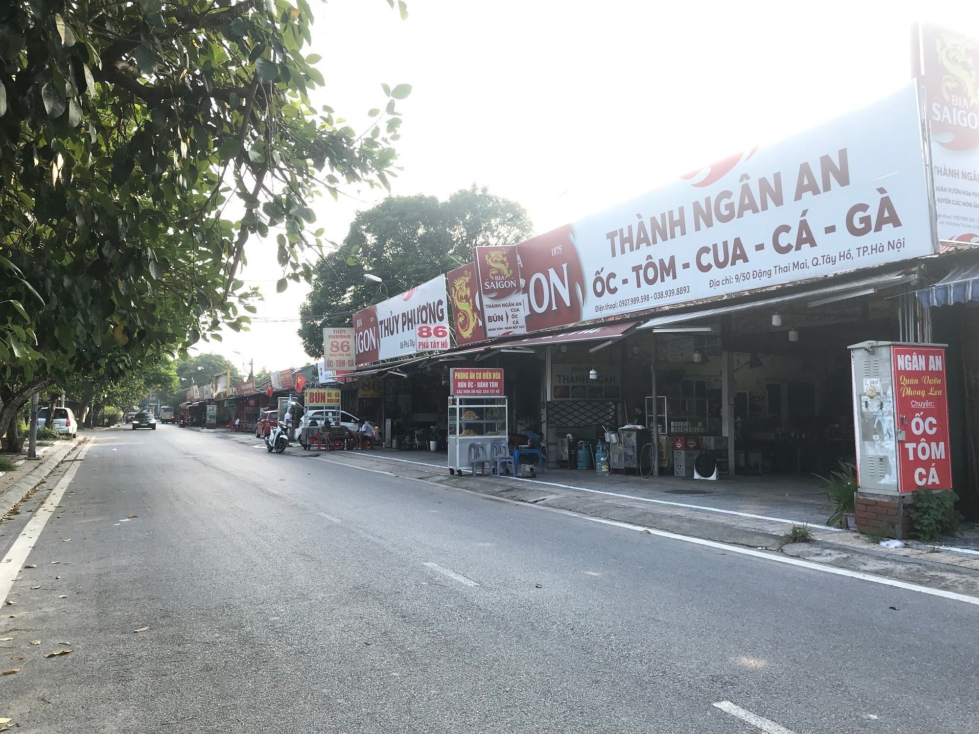 Những quán ăn trên đất sai quy hoạch vẫn tồn tại suốt nhiều năm qua (Ảnh: Thái Nguyễn)