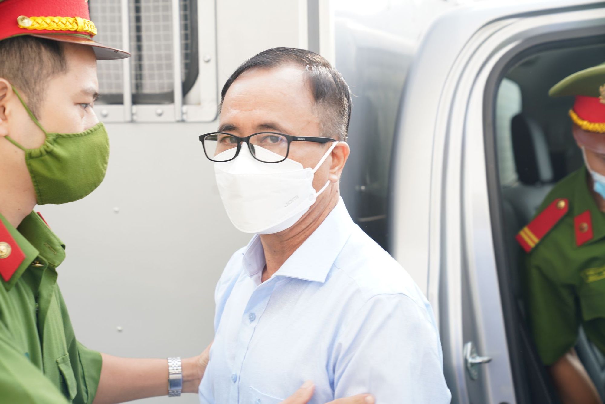 Vì sao cựu Bí thư cùng loạt quan chức Bình Dương phải hầu tòa? - Ảnh 3.