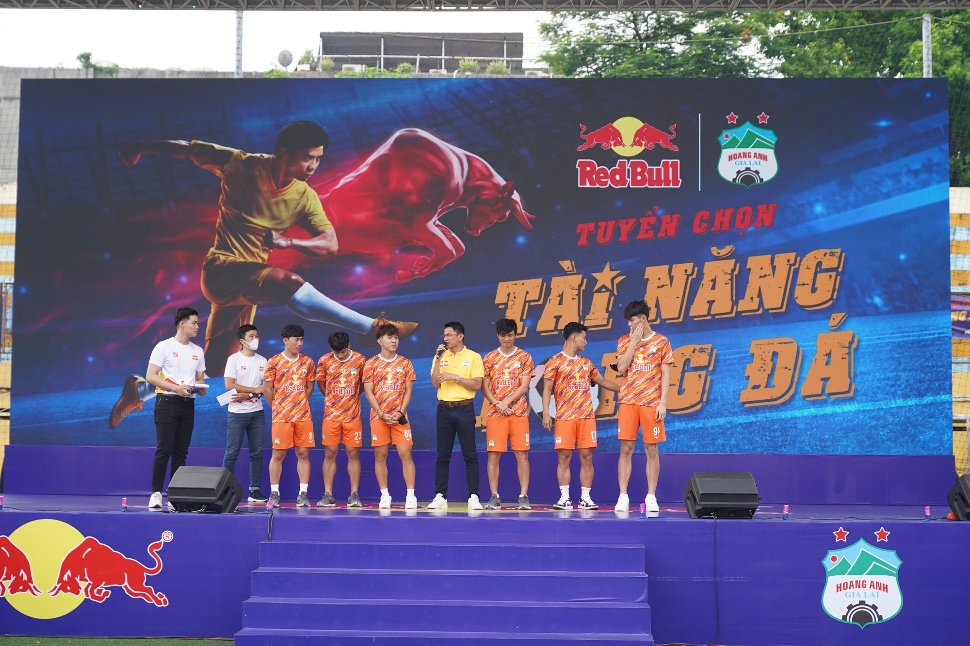 6.000 thí sinh miền Bắc tham gia tuyển chọn tài năng bóng đá của CLB Hoàng Anh Gia Lai - Ảnh 2.