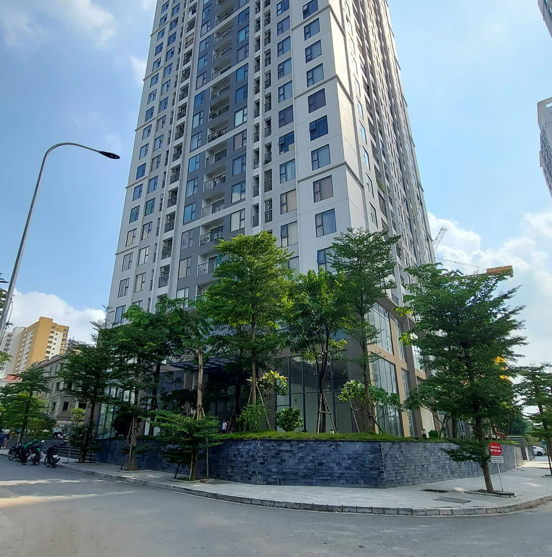 Diễn biến mới nhất vụ nữ nạn nhân tử vong trong chung cư ở Hà Nội - Ảnh 1.