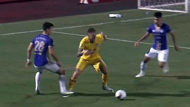 Khiến HAGL mất oan penalty, trọng tài Ngô Duy Lân thừa nhận sự thật - Ảnh 1.