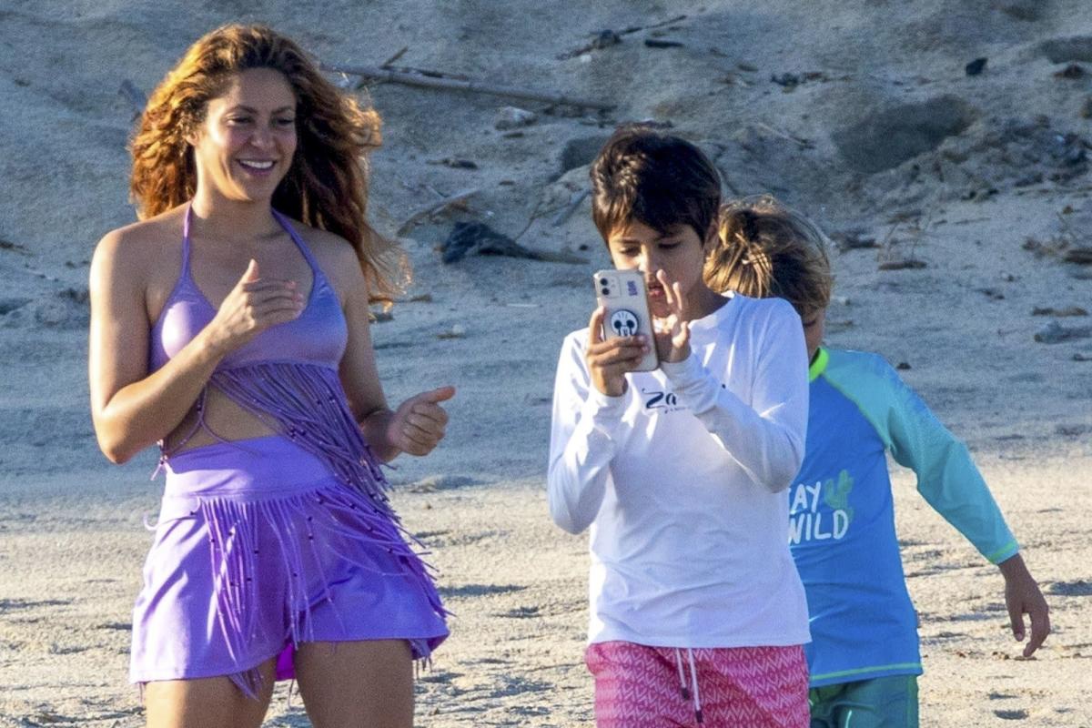 Shakira &quot;chạy trốn&quot; khỏi Tây Ban Nha để quên ký ức đau buồn - Ảnh 4.