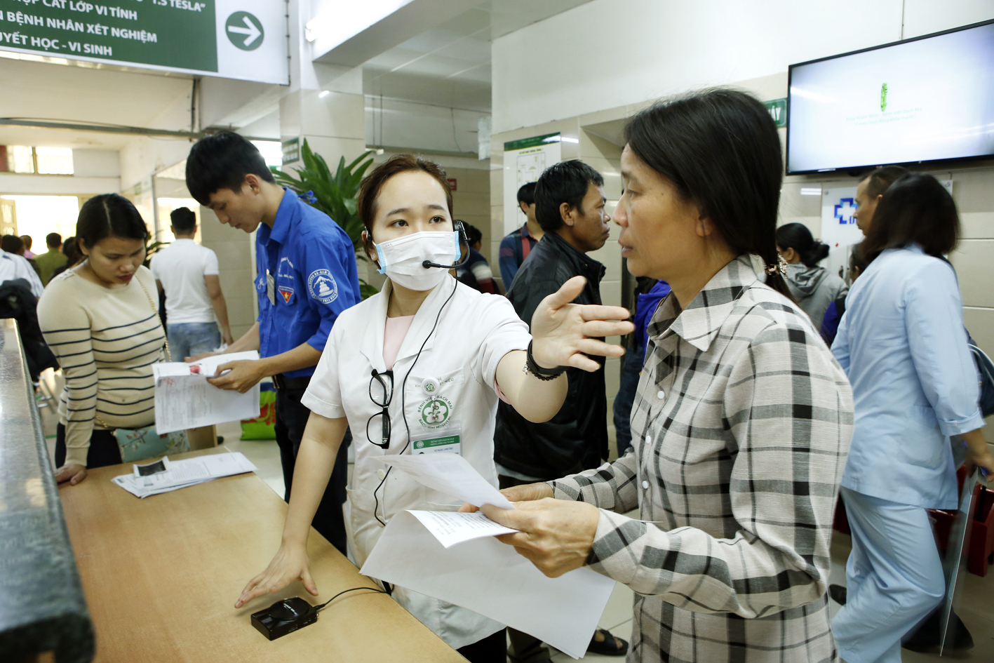 Thiếu thuốc, vật tư y tế: Bệnh viện hàng đầu cũng trượt thầu - Ảnh 2.