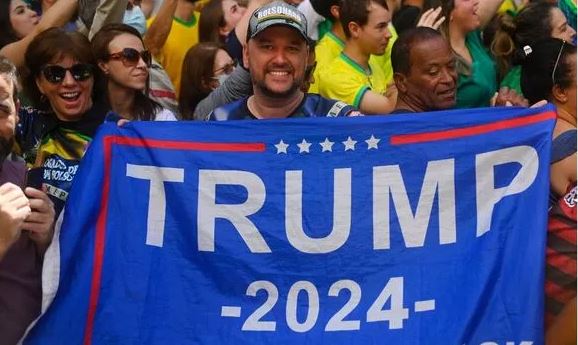Bất chấp điều tra, cơ hội chiến thắng ông Trump trong kỳ bầu cử 2024 'cao hơn bao giờ hết' - Ảnh 1.