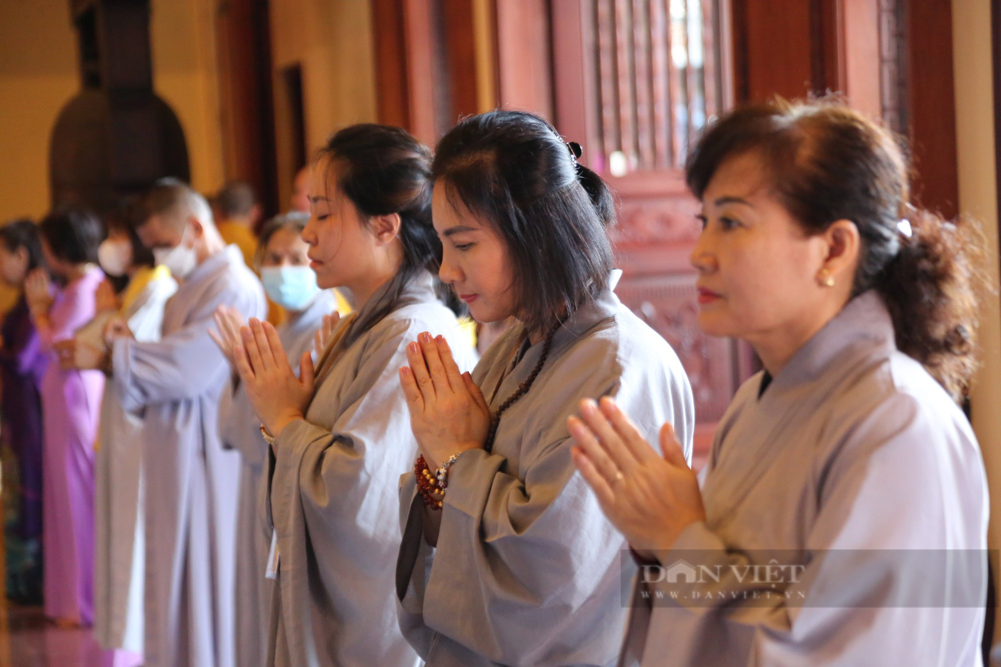 Lễ tưởng niệm, cầu siêu cho các nhân Covid-19 ở TP.HCM: Những ánh mắt rưng rưng hồi tưởng về thân nhân  - Ảnh 5.