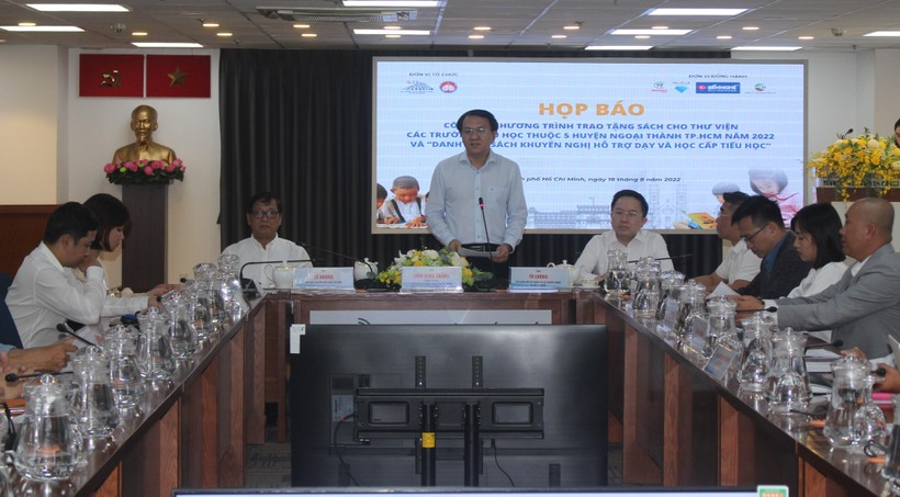 TP.HCM: Hơn 50.000 đầu sách sẽ được trao tặng cho trường Tiểu học 5 huyện ngoại thành - Ảnh 1.