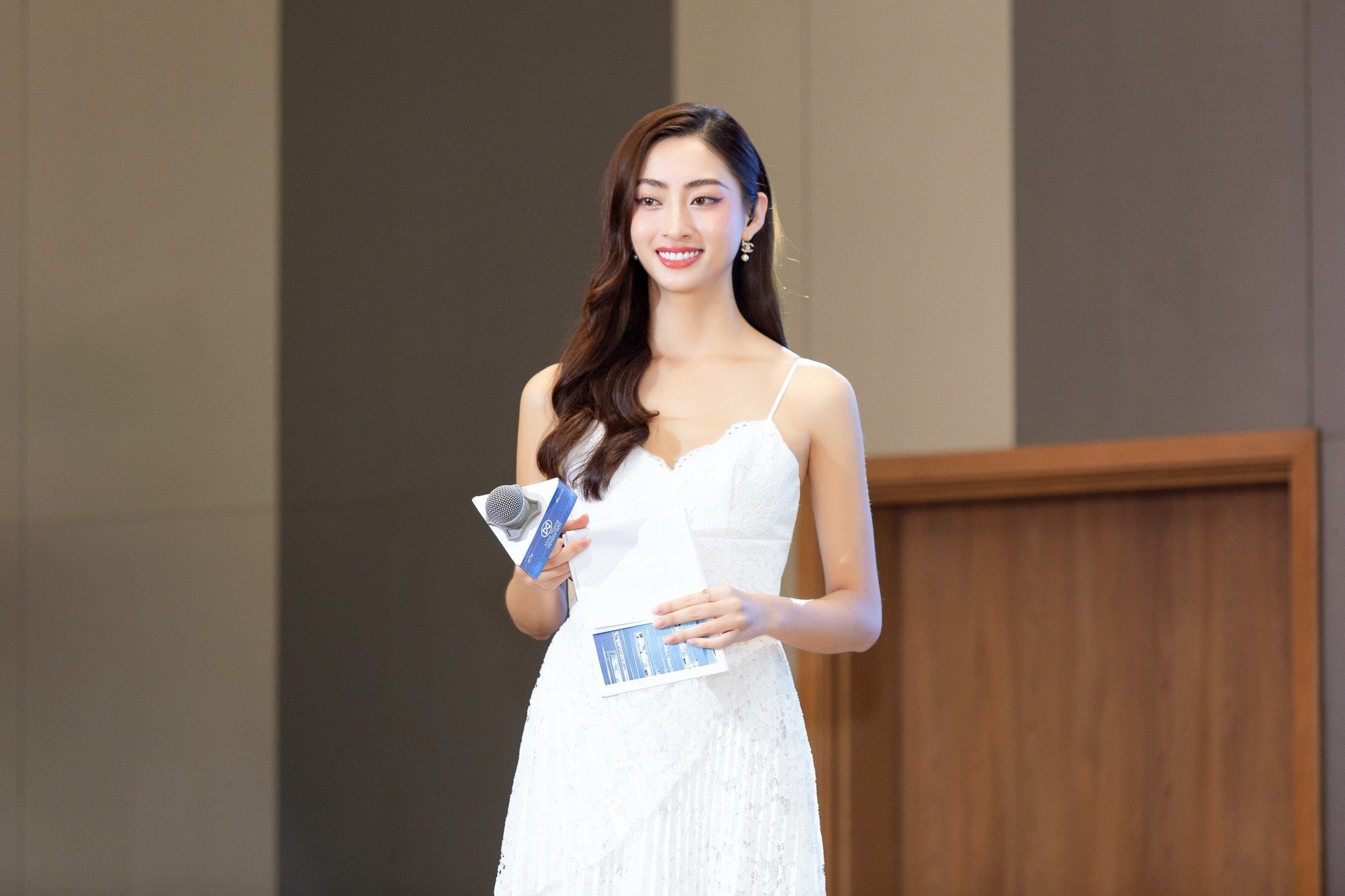 Mẹ Hoa hậu Lương Thùy Linh gây ngỡ ngàng vì &quot;chưa bao giờ tin con đẹp&quot;, cản con thi sắc đẹp 3 năm trước - Ảnh 4.