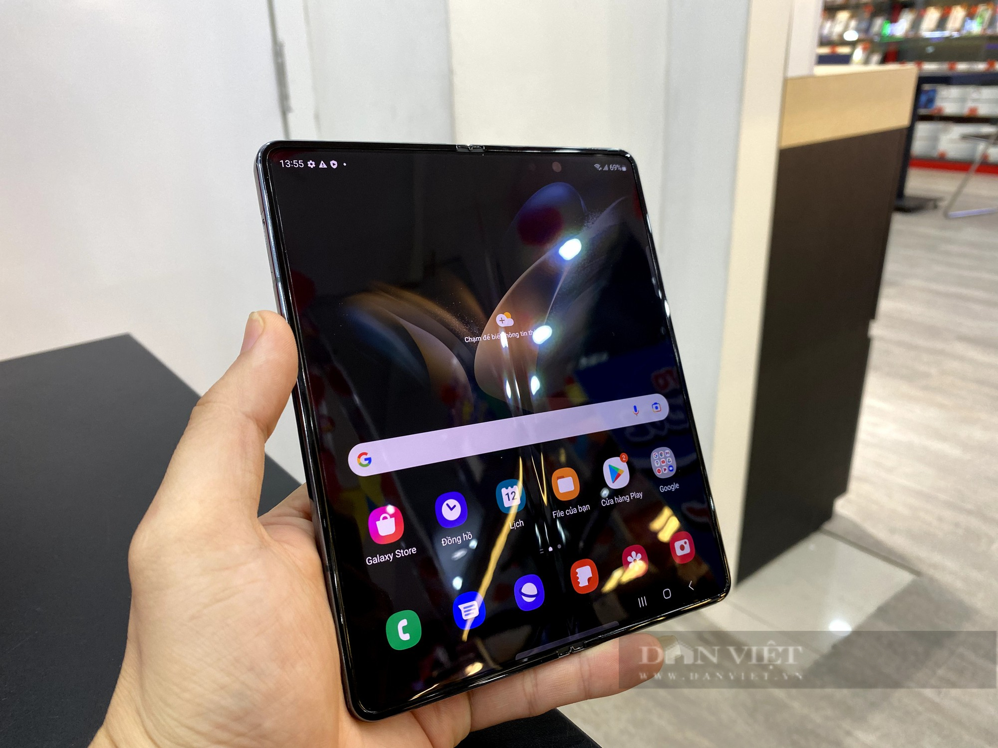 Khách hàng thờ ơ khi Samsung Galaxy Z Fold4 2022 về đại lý, vì sao? - Ảnh 1.