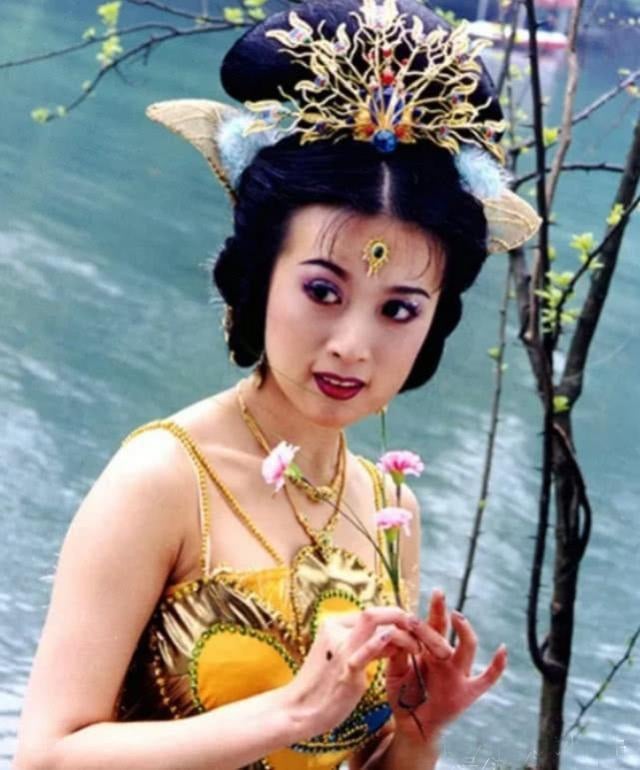Cuộc sống giàu sang, quyền lực của mỹ nhân thị phi nhất dàn sao &quot;Tây Du Ký&quot; - Ảnh 1.