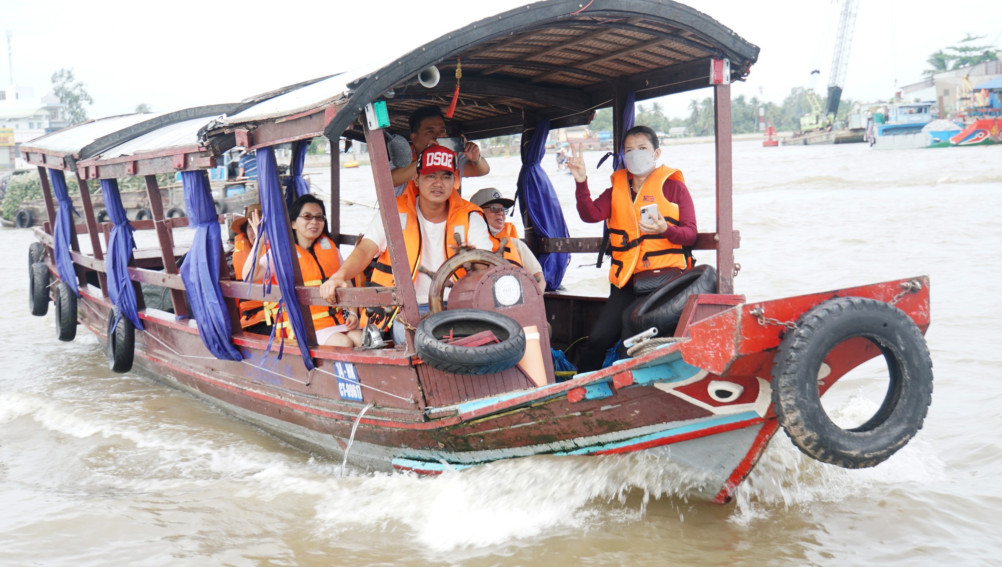 Chiêm ngưỡng 1 trong 10 khu chợ nổi nhộn nhịp nhất thế giới - Ảnh 6.