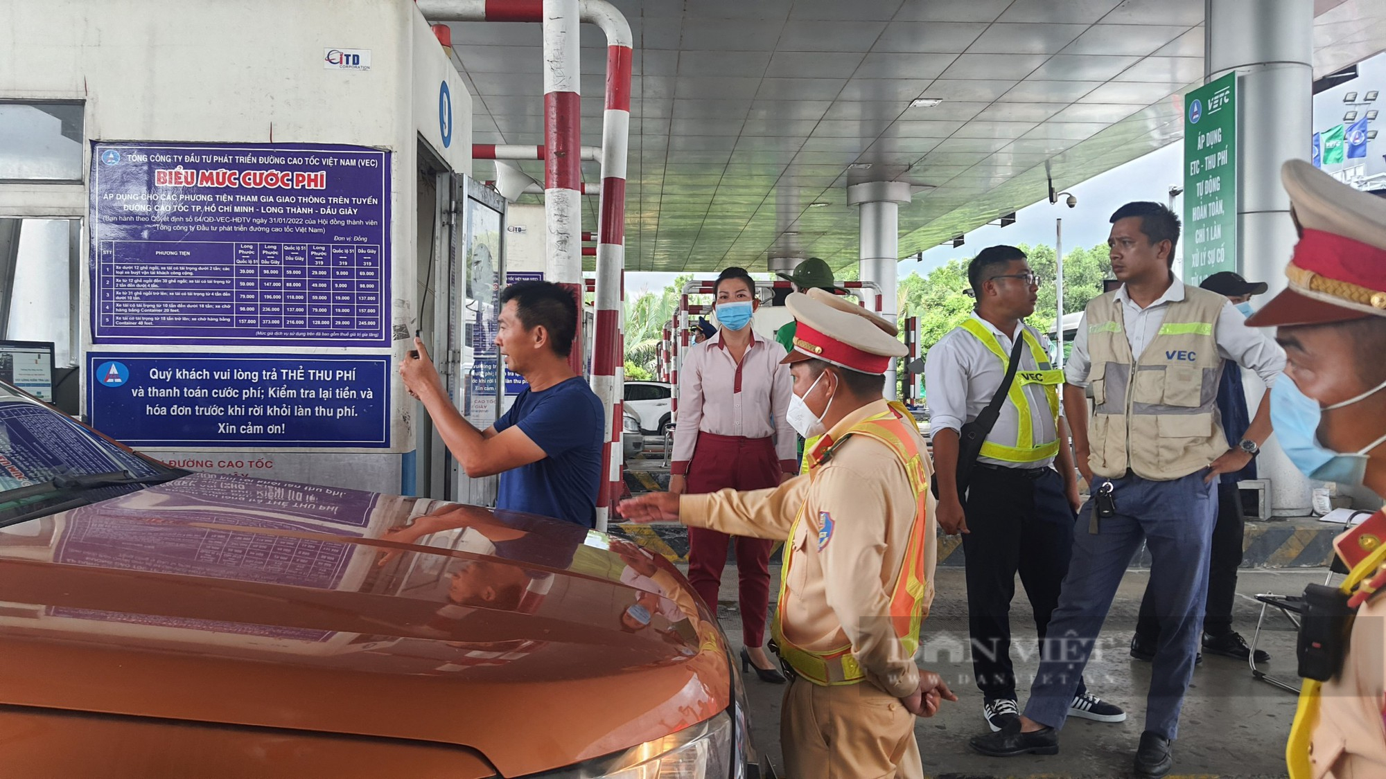 Gây rối ở trạm thu phí Long Phước, TP.Thủ Đức: Tài xế phải đối diện với mức phạt nào? - Ảnh 1.