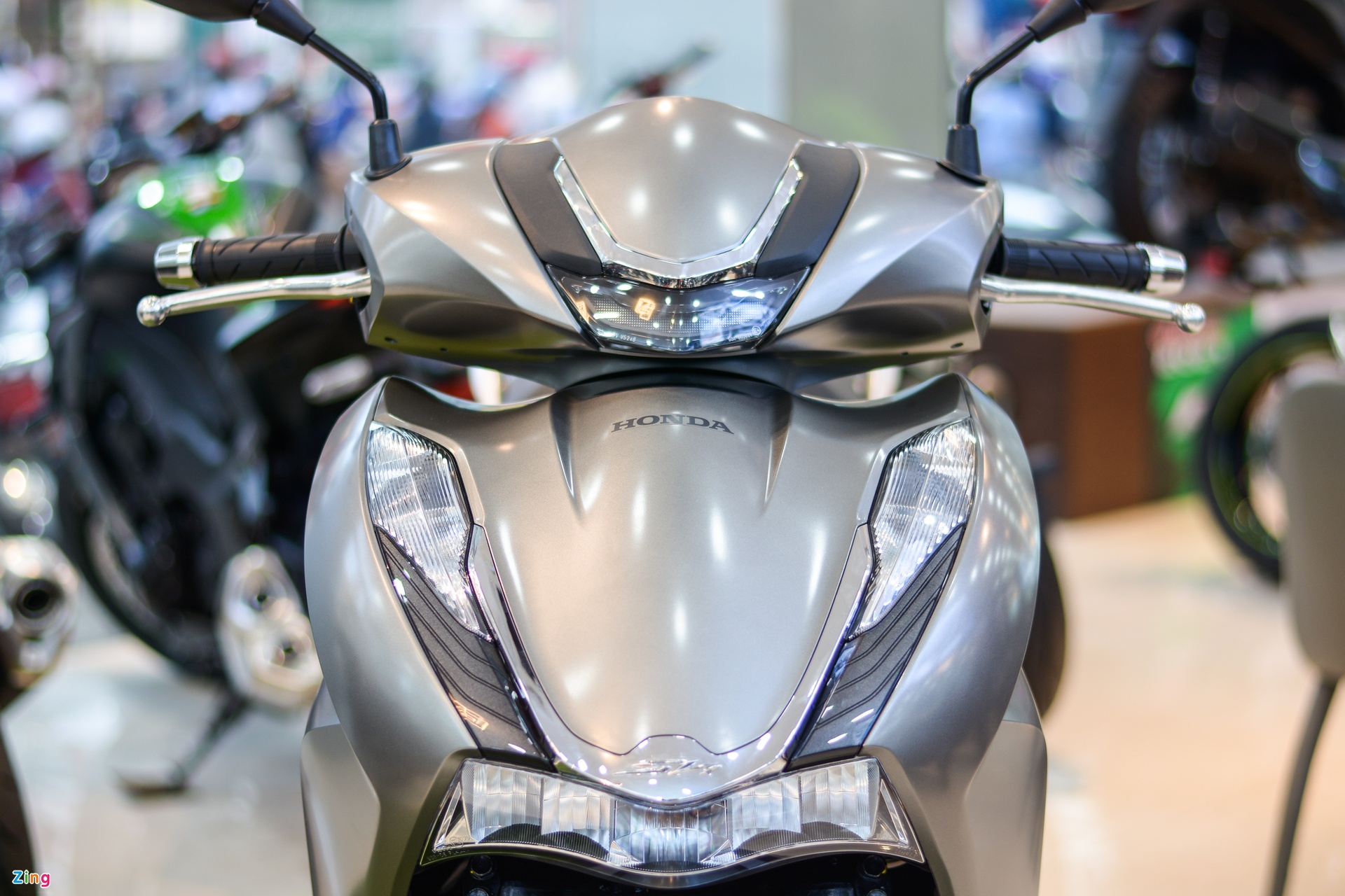 Không chỉ Honda Vision, giá bán Honda SH 350i cũng giảm ngỡ ngàng - Ảnh 2.