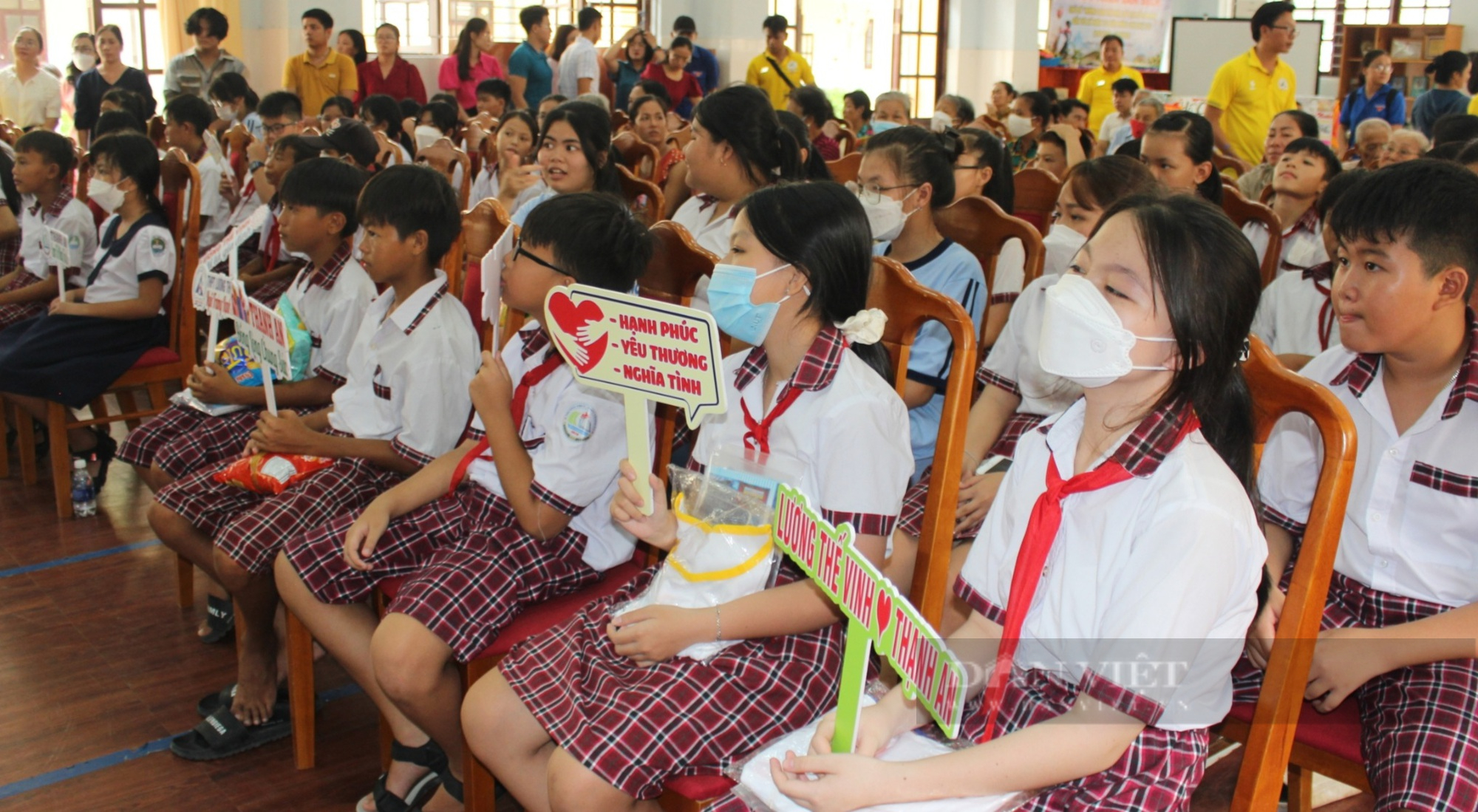 TP.HCM: Mang niềm vui đến với học sinh xã đảo trước ngày tựu trường - Ảnh 2.