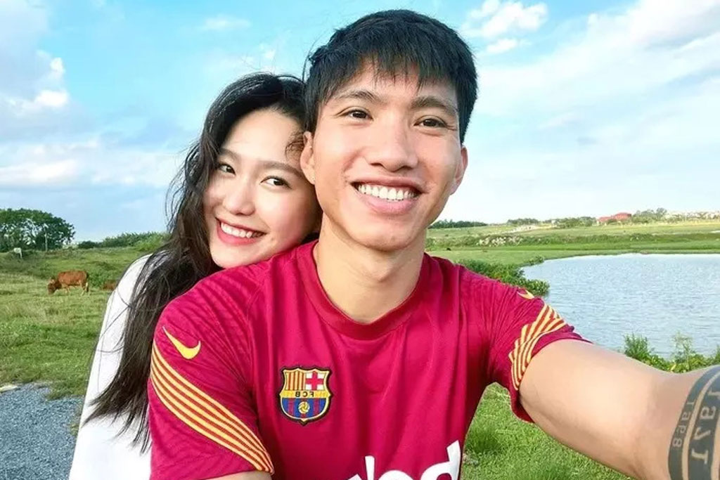 Tin tối (22/8): Đoàn Văn Hậu lên mạng “bóc phốt” bạn gái hot girl trong ngày ra mắt - Ảnh 1.