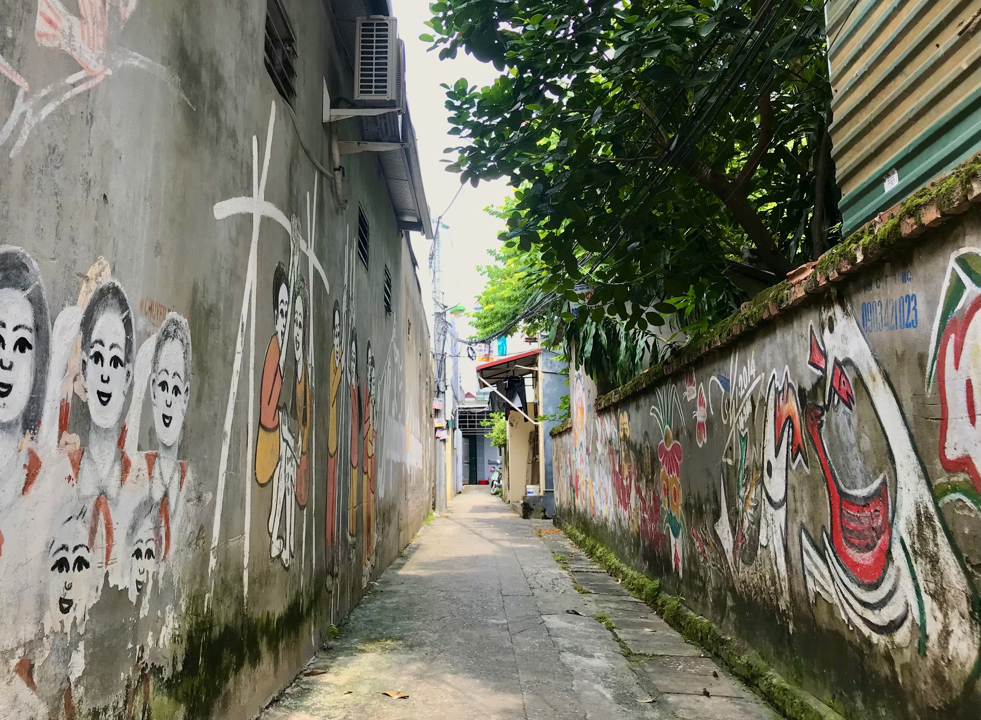 Độc đáo con đường bích họa &quot;đẹp như mơ&quot; ở giữa lòng Hà Nội - Ảnh 11.