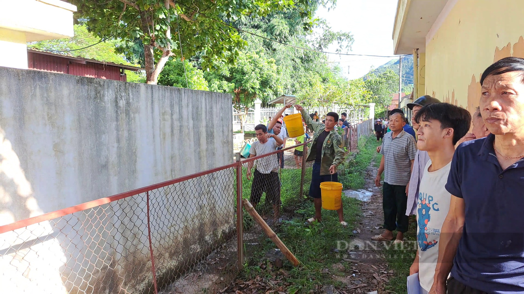 Gần trăm người chữa cháy ngôi nhà gian ở Lai Châu - Ảnh 5.