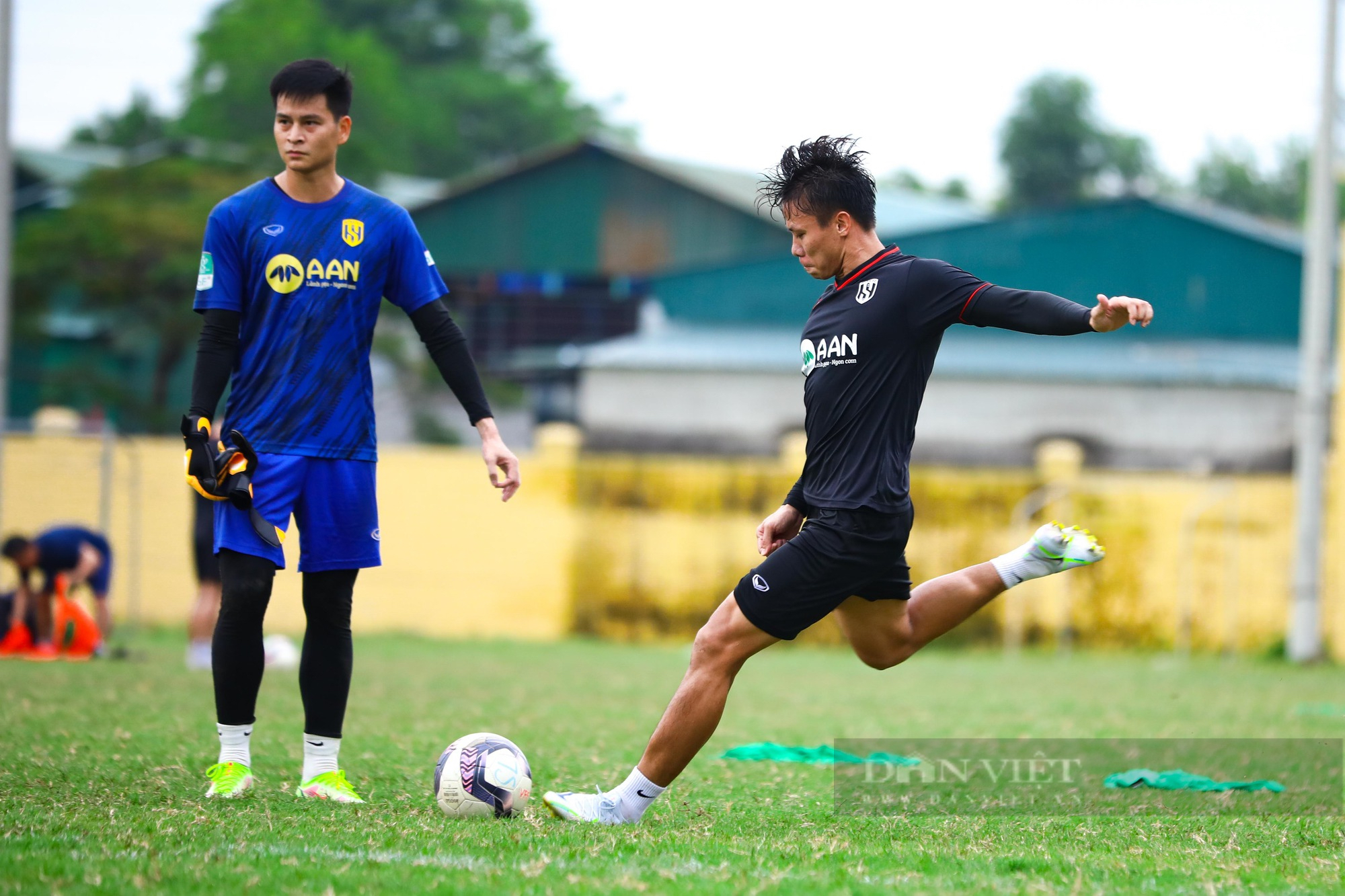 SLNA tập chiến thuật trước trận đối đầu với Hà Nội FC - Ảnh 5.